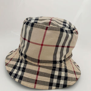Reversible black Burberry rain hat